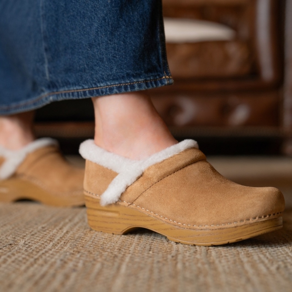 Dansko Pro Cozy clogs women's 10.5 tan suede shearling boho cottagecore new $150